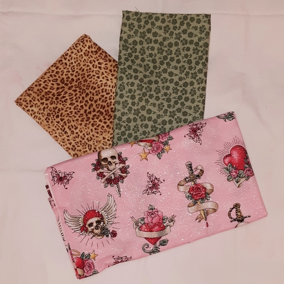 CUSTOM Women's Mask Fabric Options - Picture 3 of 9